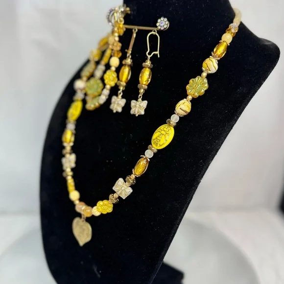 Butterfly’s, Bees & Flowers Stone & Glass Yellow & Gold Jewelry Set. - Picture 4 of 10